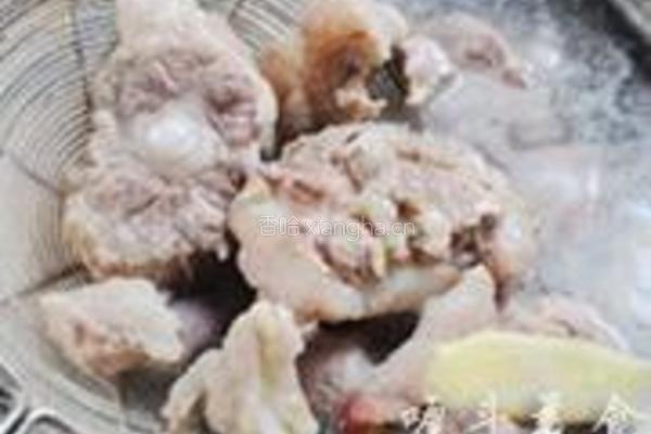 番茄牛尾汤的做法图解1