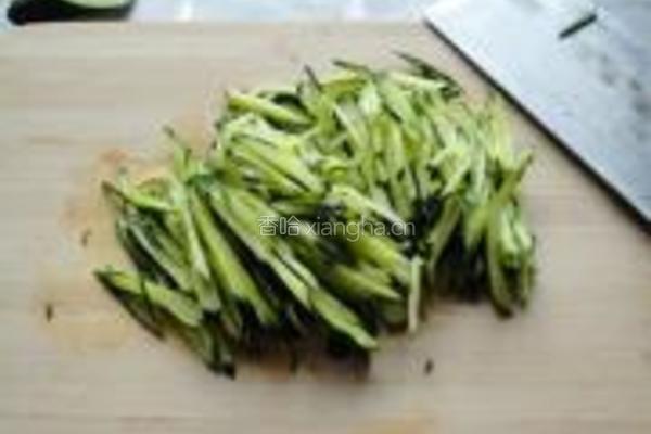 木耳拌黄瓜的做法图解4