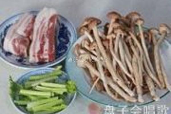 茶树菇炒咸肉的做法图解1
