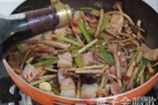 茶树菇炒咸肉的做法图解12