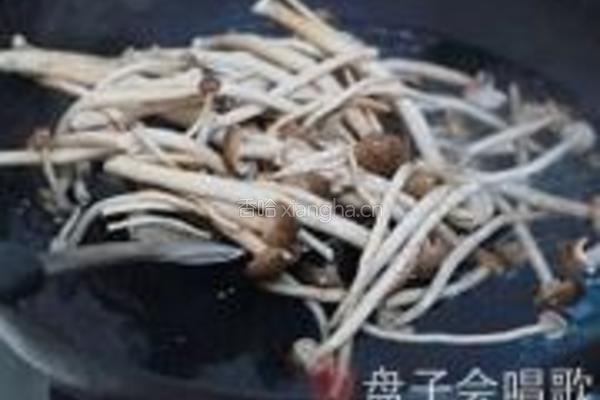 茶树菇炒咸肉的做法图解3