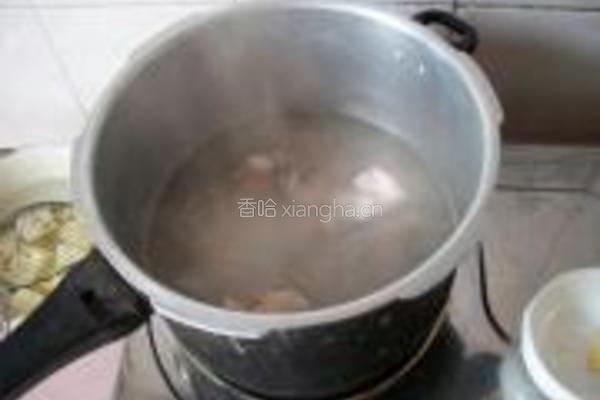冬笋煲龙骨的做法图解4