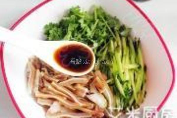 红油黄瓜拌耳丝的做法图解5