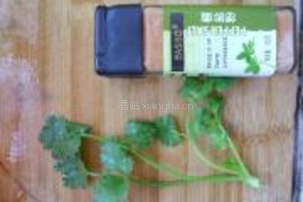 椒盐江鱼干的做法图解1