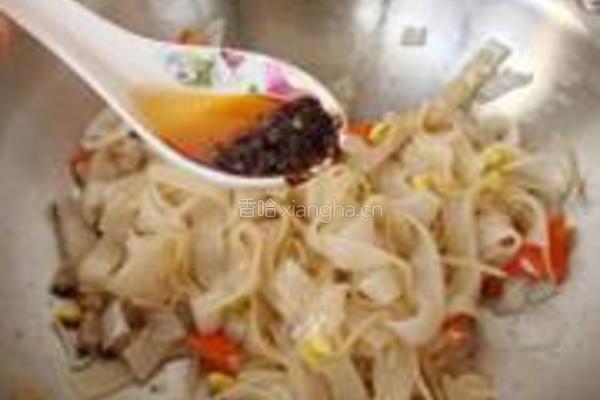 豉椒牛肉炒河粉的做法图解3