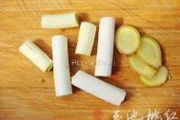 萝卜枸杞乌鸡汤的做法图解1