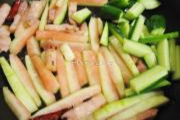 培根炒瓜皮的做法图解4