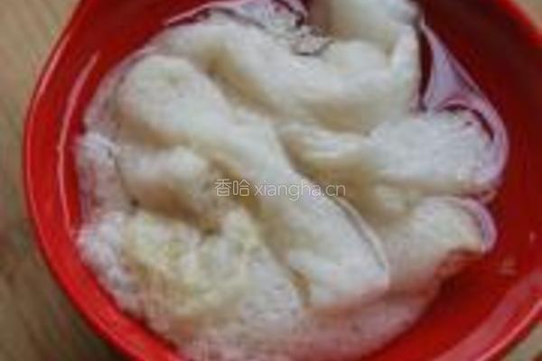 竹荪乳鸽汤的做法图解3