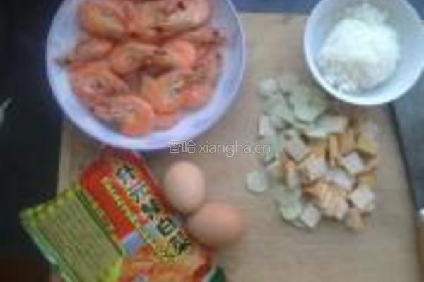 海鲜风辣白菜炒饭的做法图解1