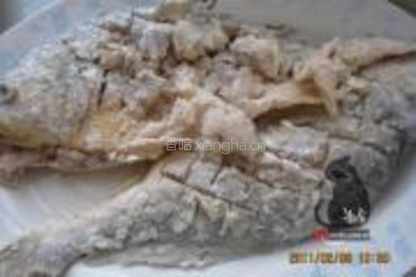 浇汁大黄花的做法图解2