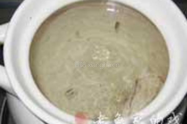 当归红枣猪肚汤的做法图解1