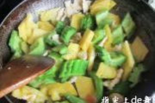 香菠凉瓜炒鸡片的做法图解14