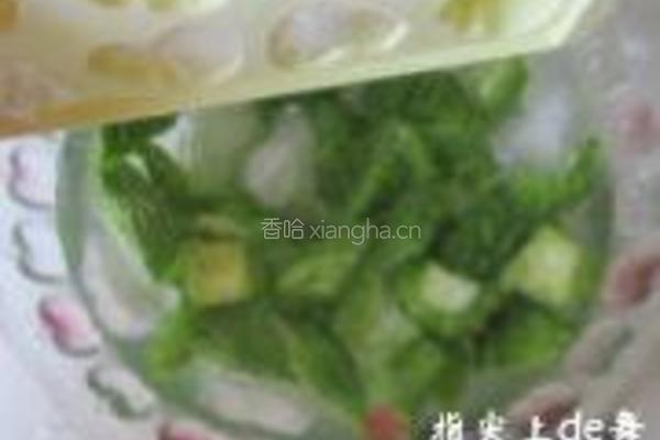 香菠凉瓜炒鸡片的做法图解3