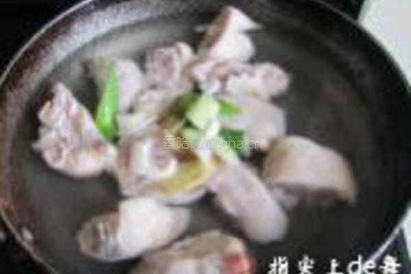 腐香花生猪蹄的做法图解1