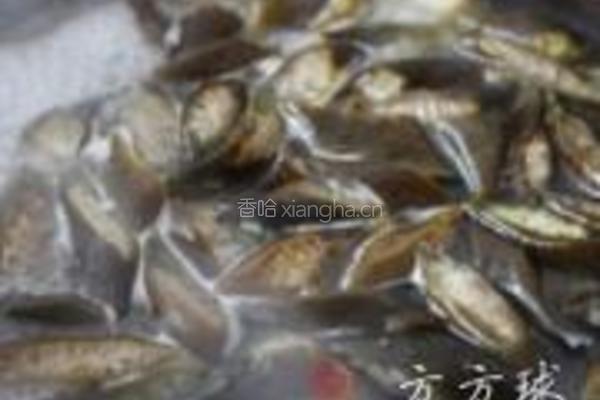 凉拌黄金海茸条的做法图解3