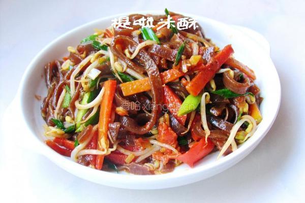 炒黑米凉皮