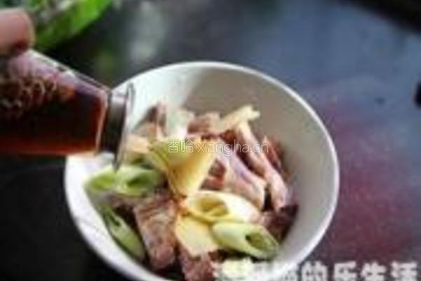 茨菰炖咸鸭的做法图解2