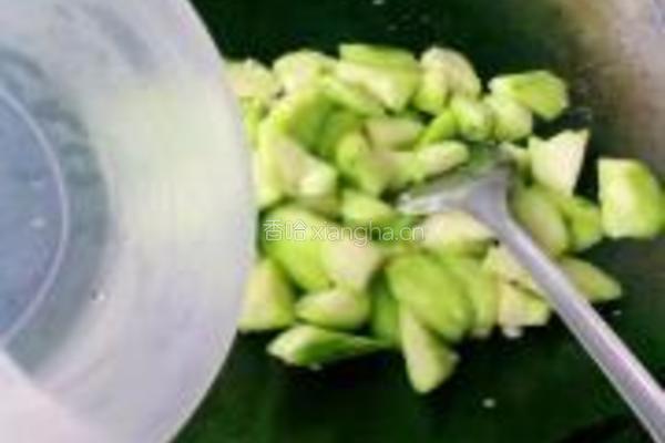蒜蓉炒丝瓜的做法图解6