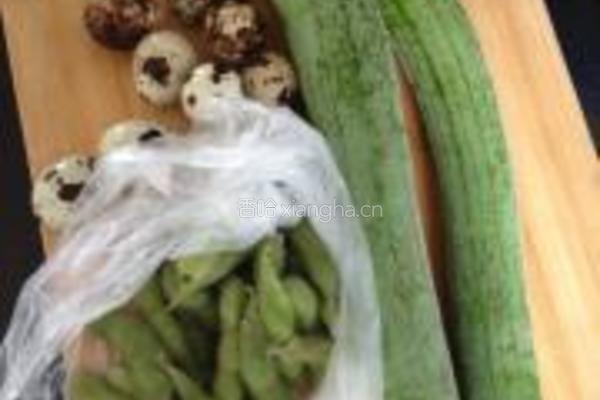 丝瓜毛豆鹌鹑蛋的做法图解1