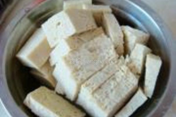 木耳烧豆腐的做法图解2