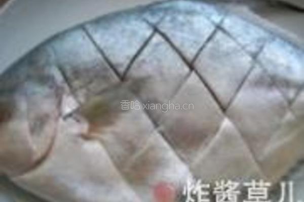 红烧鲳鱼的做法图解1