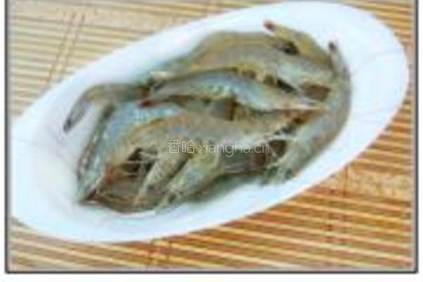 蒜香开片基围虾的做法图解1
