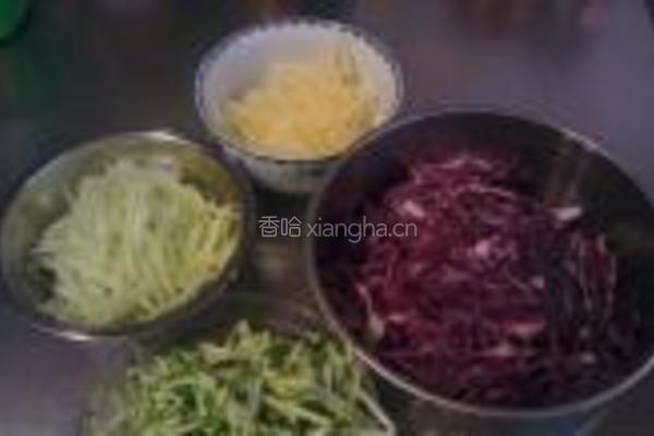 果蔬沙拉鸡蛋卷的做法图解2