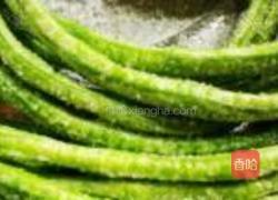 肉末炒酸豆角的做法图解2