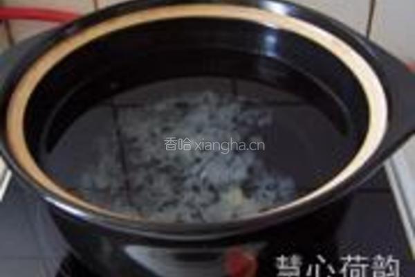 银耳香梨甘蔗罗汉果蜂蜜茶的做法图解3