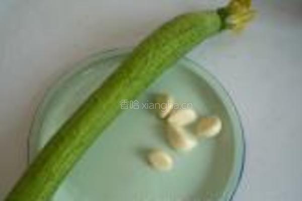 蒜蓉丝瓜的做法图解1