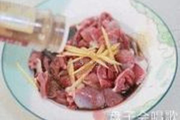 蒜苗酸豇豆爆鸡杂的做法图解5