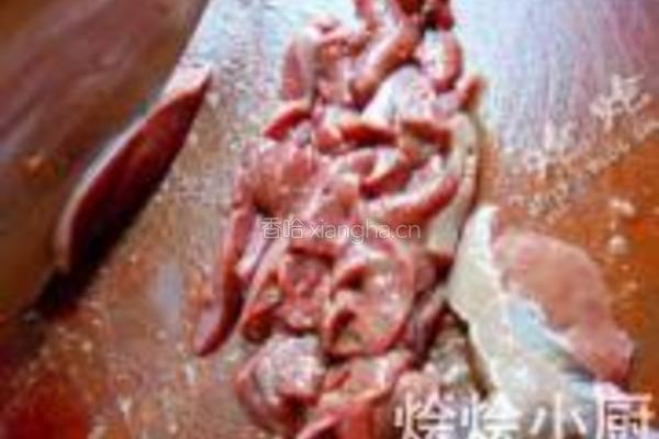 枸杞叶猪肝汤的做法图解2