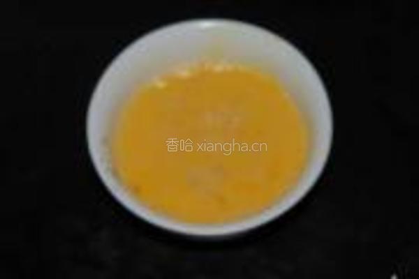 剁椒苦瓜炒鸡蛋的做法图解1