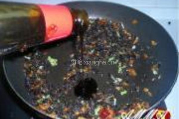 海虾木耳炒脆瓜的做法图解5