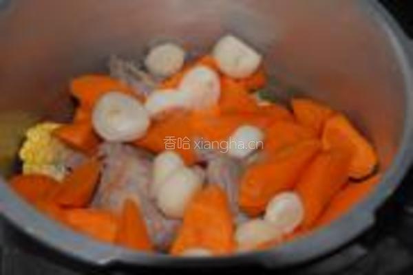 胡萝卜玉米马蹄汤的做法图解6