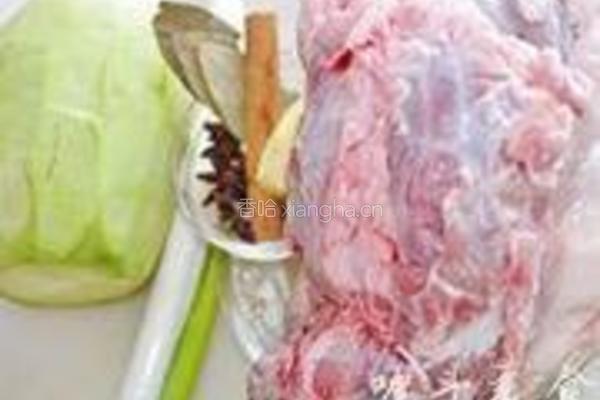 砂锅羊肉的做法图解1