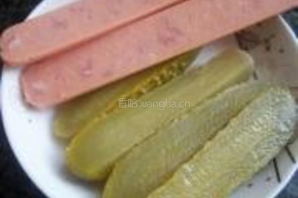 酸黄瓜寿司的做法图解2