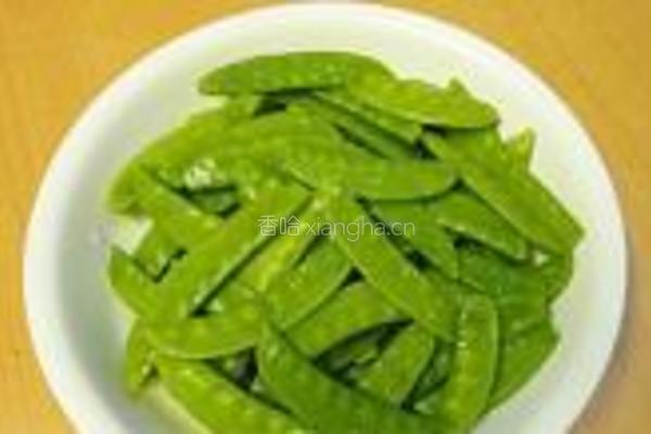 鱿鱼干炒荷兰豆的做法图解3