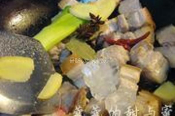 鹌鹑蛋鱿鱼红烧肉的做法图解3
