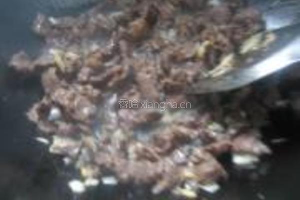 青椒榨菜炒牛肉的做法图解3