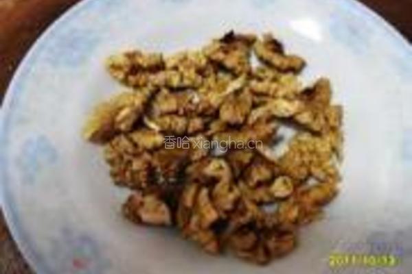 琥珀桃仁的做法图解1