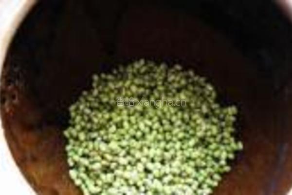 砂锅生绿豆芽的做法图解3