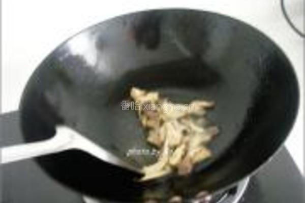 红肠泡菜炒饭的做法图解3
