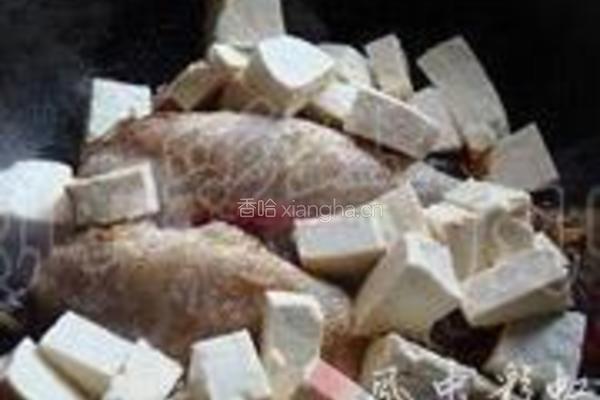 黄鱼炖豆腐的做法图解10