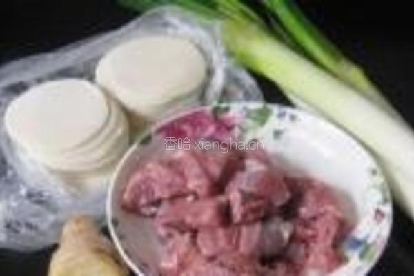 大葱羊肉锅贴的做法图解1