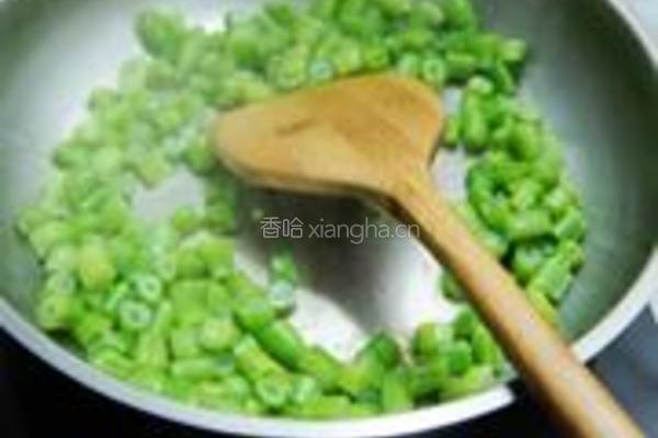 榄菜肉末炒四季豆的做法图解3