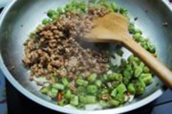 榄菜肉末炒四季豆的做法图解6