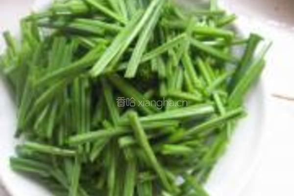 韭苔炒鱿鱼圈的做法图解3