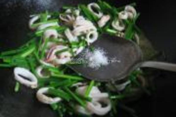 韭苔炒鱿鱼圈的做法图解7