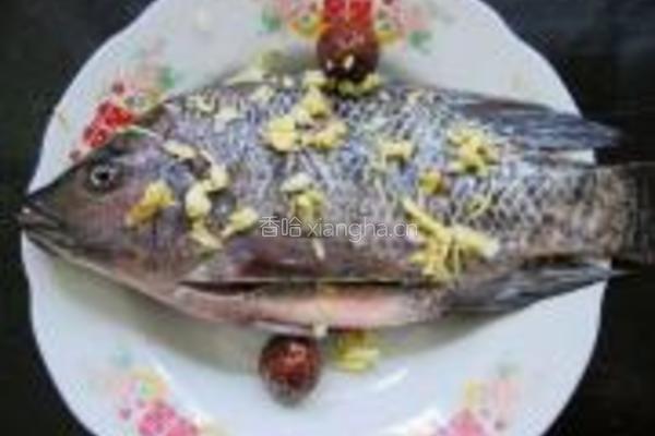 梅子蒸鱼的做法图解2